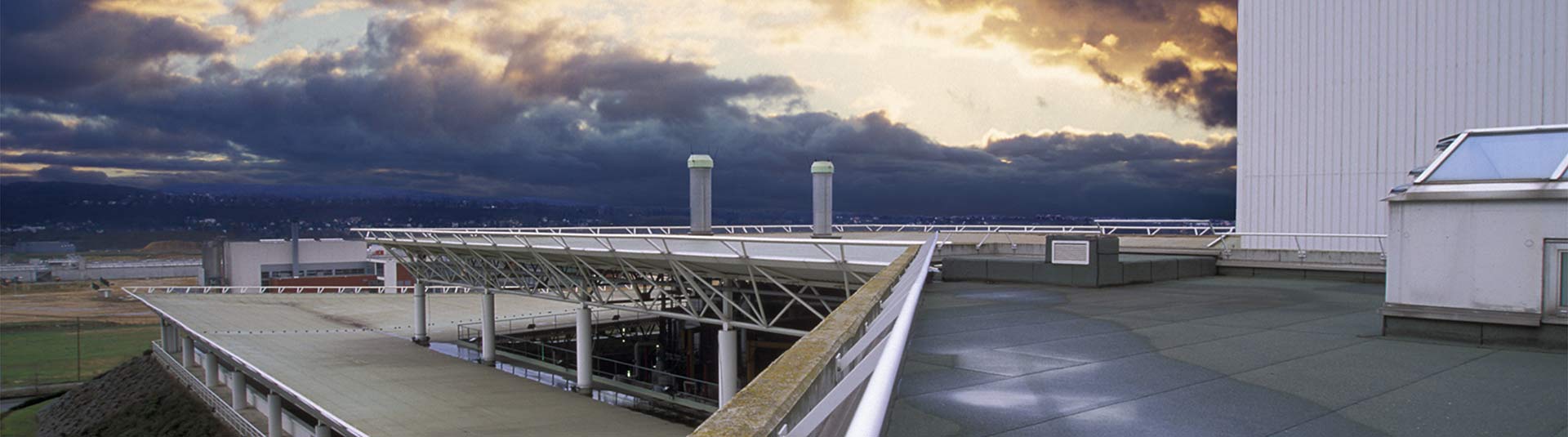 Photo des toits du centre de valorisation énergétique Azalys