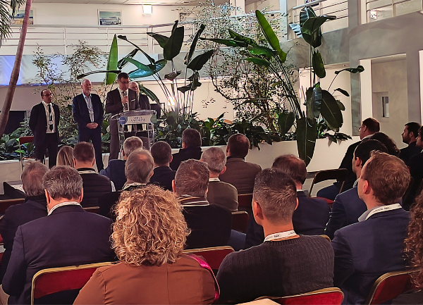 Photo lors des vœux 2024 lors du discours du président de Valoseine accompagné de ses vice-présidents et du président du SMIRTOM du Vexin