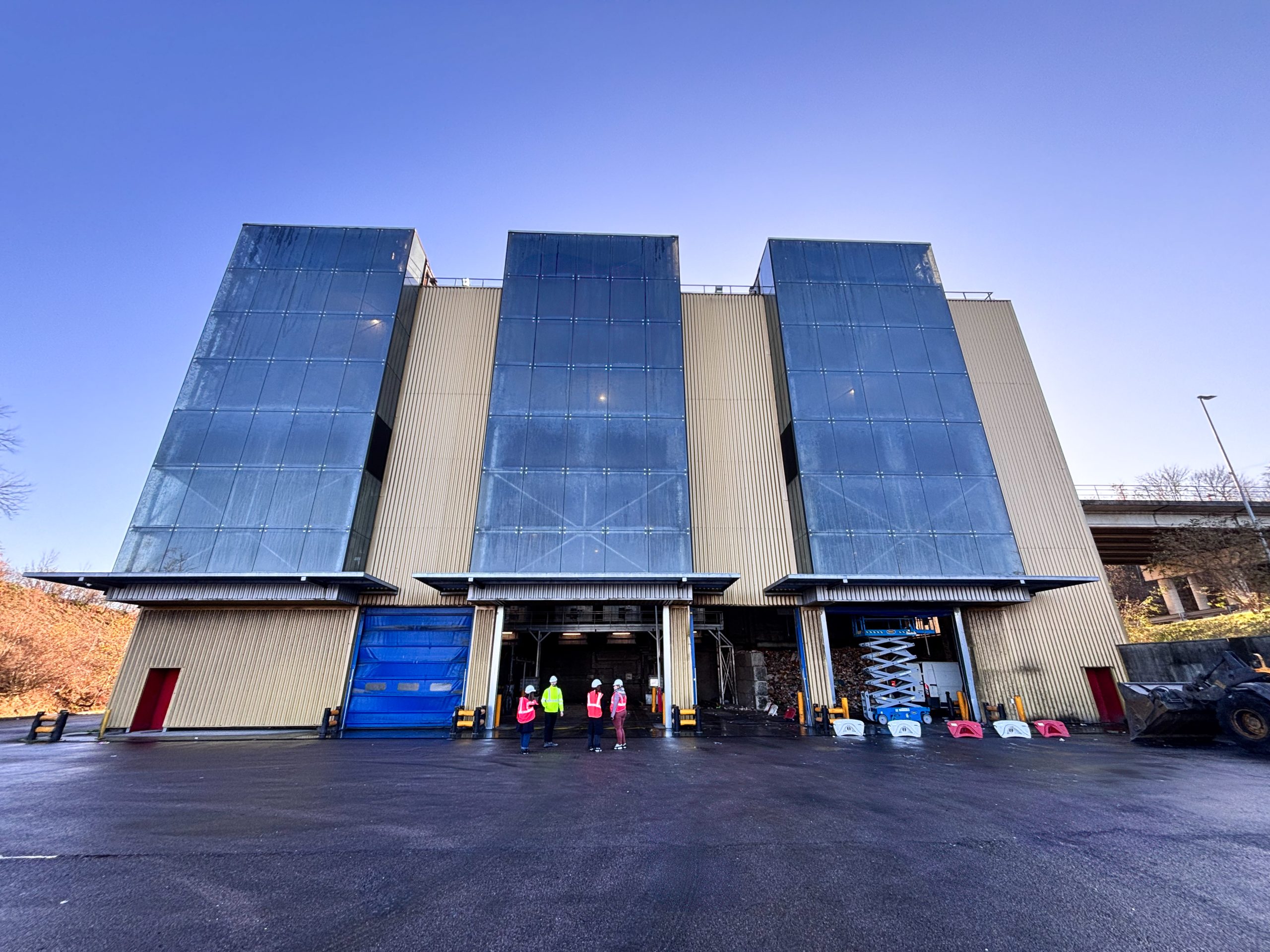 Photo du bâtiment du quai de transfert des déchets Valène géré par Valoseine